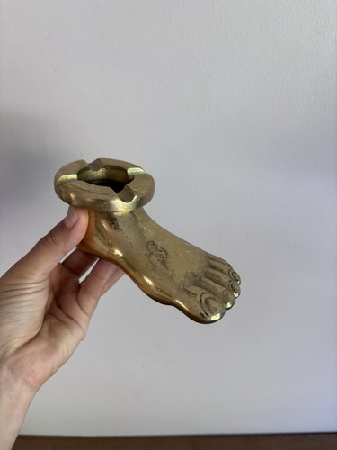 Cendrier forme pied en - cendrier,
